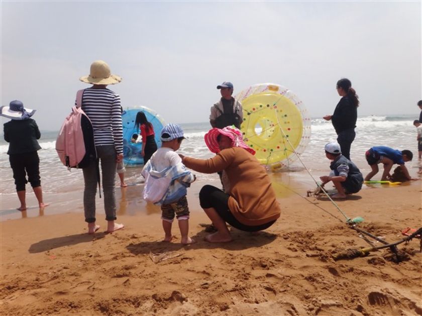 青岛金沙滩水上滚筒